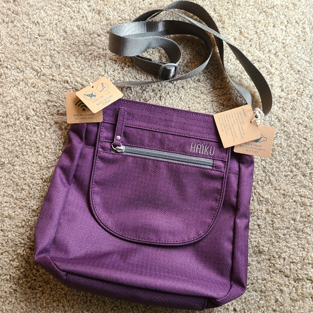 Haiku Jaunt Purse Brand New!